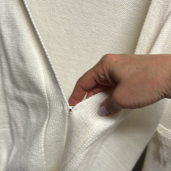 White fringe sleeve sweater , size L - Picture 3 of 3